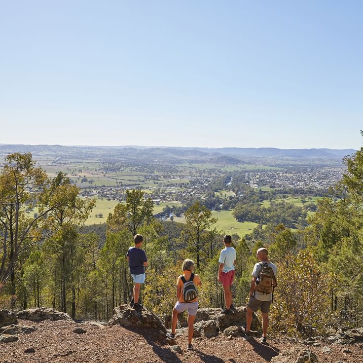 Attractions - Family Gazing Across The Wellington Valley From Mount Arthur Reserve